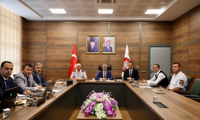 BOR OSB YÖNETİM KURULU TOPLANTISI VALİ CAHİT ÇELİK BAŞKANLIĞINDA GERÇEKLEŞTİRİLDİ