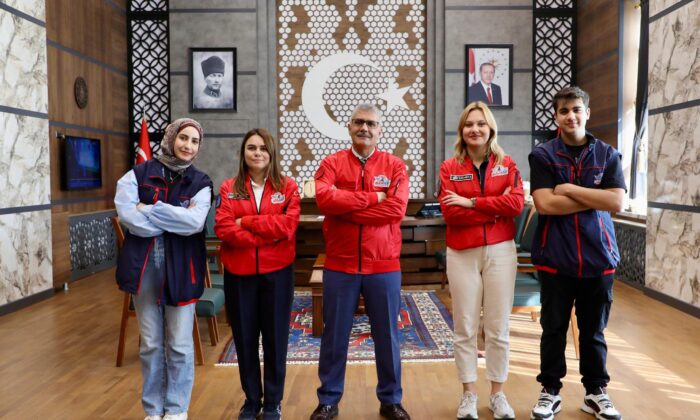 T3 VAKFI NİĞDE TEMSİLCİLERİ VALİ CAHİT ÇELİK’İ ZİYARET ETTİ