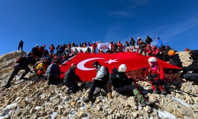 CUMHURİYETİN 102. YILI ALADAĞLAR’IN ZİRVELERİNDE KUTLANDI