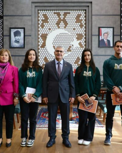 ÖĞRENCİLERDEN VALİ CAHİT ÇELİK’E RÖPORTAJ ZİYARETİ