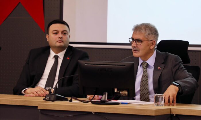 NİĞDE’DE BAĞIMLILIKLA MÜCADELE MASAYA YATIRILDI