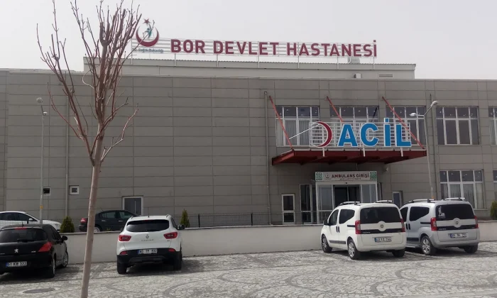 BOR’DA 3 UZMAN DOKTOR HASTA KABULÜNE BAŞLADI