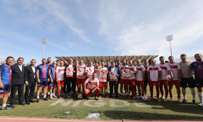 FUTBOLUN YILDIZLARI UNUTULMAZ BİR GÜN YAŞATTI