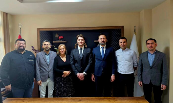 NİĞDE’DE HASTANENİN İLK ASİSTANI UZMANLIK UNVANINI ALDI