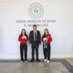 ŞAMPİYON SPORCULAR CANSEL VE AYSEL ÖZKAN NİĞDE’YE BÜYÜK GURUR YAŞATTI