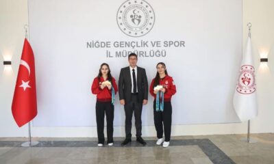 ŞAMPİYON SPORCULAR CANSEL VE AYSEL ÖZKAN NİĞDE’YE BÜYÜK GURUR YAŞATTI
