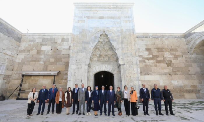 NİĞDE PROTOKOLÜNDEN AKSARAY SULTANHANI’NA ZİYARET