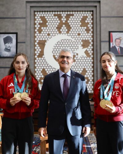 CANSEL VE AYSEL ÖZKAN’DAN VALİ ÇELİK’E BAŞARI ZİYARETİ