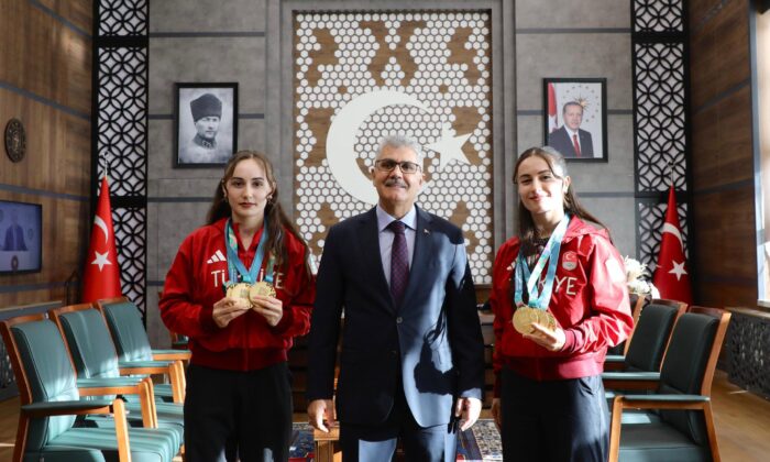 CANSEL VE AYSEL ÖZKAN’DAN VALİ ÇELİK’E BAŞARI ZİYARETİ