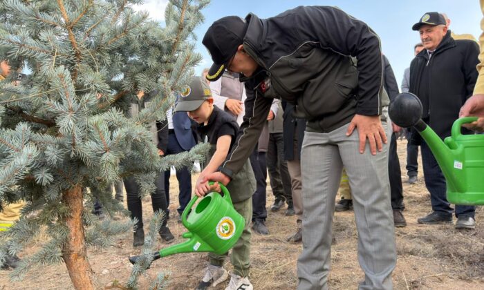 NİĞDE’DE 5 BİN FİDAN TOPRAKLA BULUŞTU