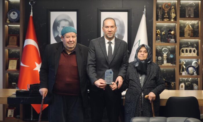 NİĞDE’NİN GÖNLÜ GÜZEL ÇINARLARINDAN MERKEZ CAMİİ’NE 4.5 MİLYON TL’LİK BAĞIŞ