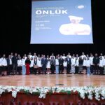 NÖHÜ’DE AŞÇILIK ÖĞRENCİLERİ BEYAZ ÖNLÜKLERİNİ GİYDİ