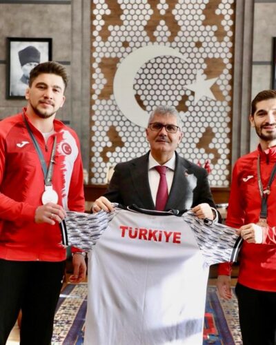 VALİ CAHİT ÇELİK, MİLLİ SPORCULARI KABUL ETTİ