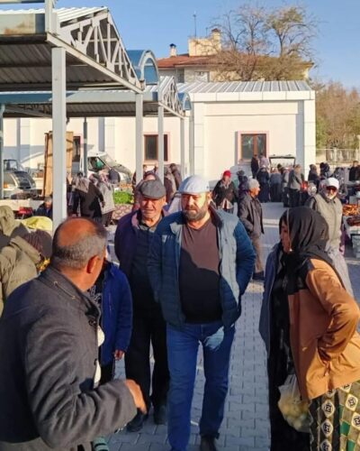 BAŞKAN HALİSDEMİR’DEN PAZARA MORAL VEREN ZİYARET