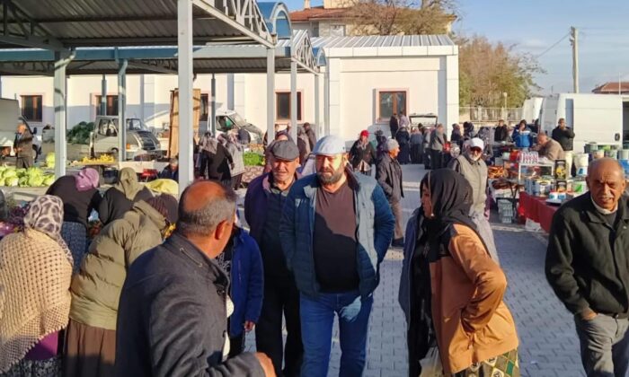 BAŞKAN HALİSDEMİR’DEN PAZARA MORAL VEREN ZİYARET