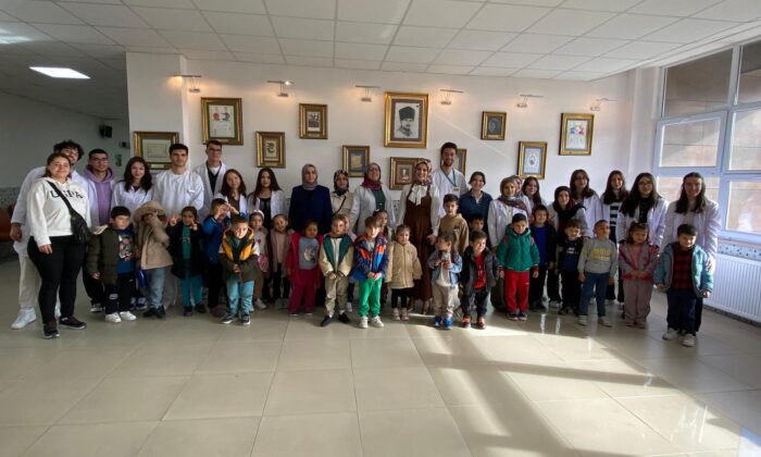 ZÜBEYDE HANIM ANAOKULU ÖĞRENCİLERİ DİŞ HEKİMLİĞİ FAKÜLTESİNDE