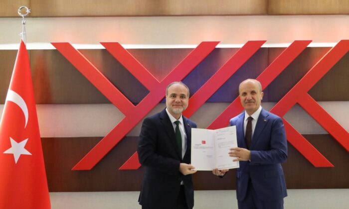 REKTÖR USLU MAZBATASINI ALDI