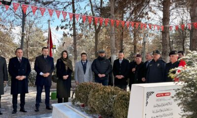 VALİ NEDİM AKMEŞE İLK ZİYARETİNİ ŞEHİT ÖMER HALİSDEMİR’E YAPTI