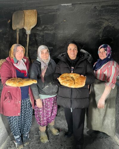 BAŞTÜRK’TEN KARATLI KÖYÜ’NDE GELENEKSEL EKMEK YAPIMINA ZİYARET