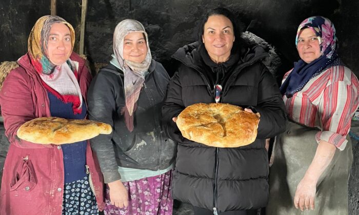 BAŞTÜRK’TEN KARATLI KÖYÜ’NDE GELENEKSEL EKMEK YAPIMINA ZİYARET