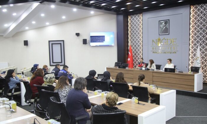 NİĞDE’DE “KORUYUCU AİLE” FARKINDALIĞI İÇİN ÖNEMLİ SEMİNER