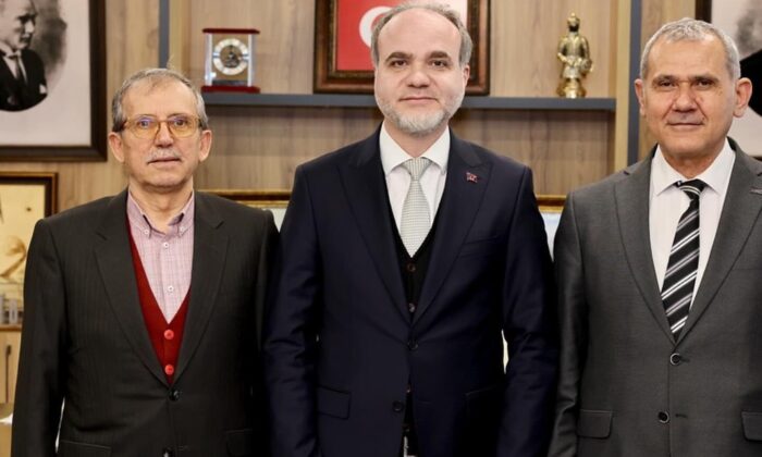 MHP’Lİ ESKİ İLÇE BAŞKANLARINDAN REKTÖR USLU’YA ZİYARET