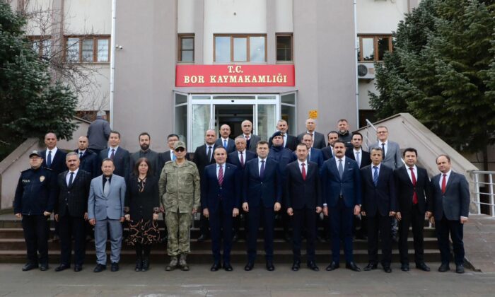 VALİ AKMEŞE’DEN BOR’DA KURUM ZİYARETLERİ