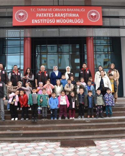 NİĞDE’DE ÖĞRENCİLER PATATES ARAŞTIRMA ENSTİTÜSÜ’NÜ YERİNDE İNCELEDİ