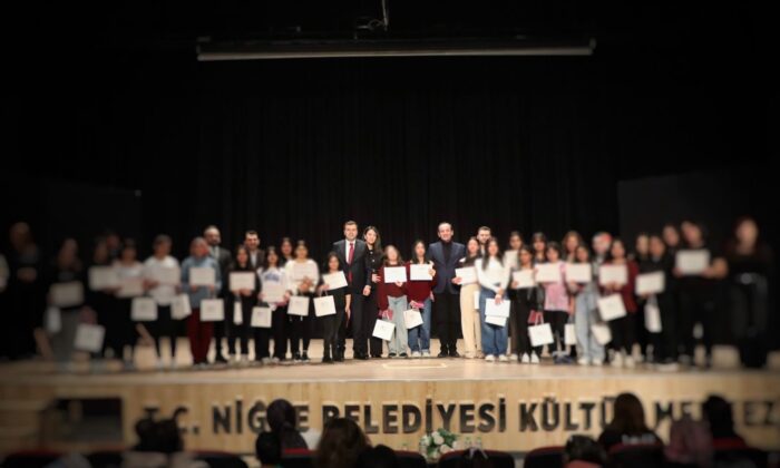 NİĞDE’DE MİNİK YETENEKLER SAHNE ALDI