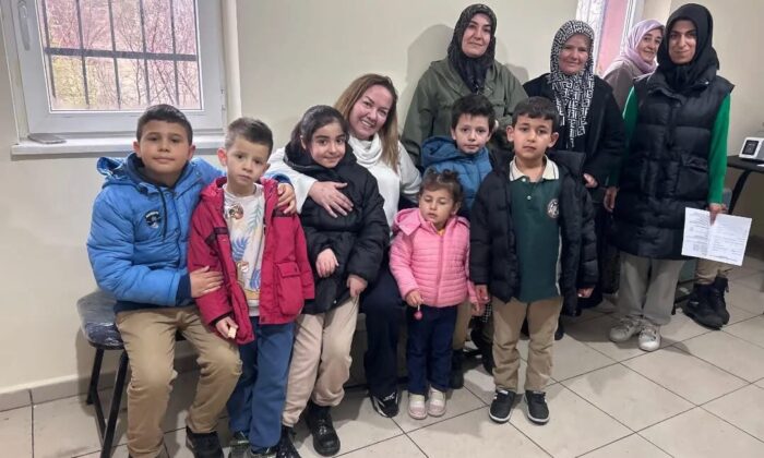 MOBİL SAĞLIK HİZMETLERİ BADEMDERE’DE VATANDAŞLARLA BULUŞTU