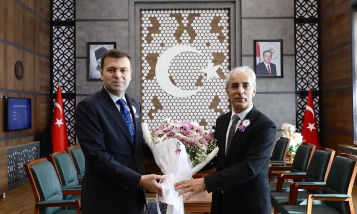 VERGİ HAFTASI’NDA DEFTERDARLIKTAN VALİ AKMEŞE’YE ZİYARET