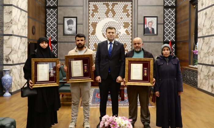 NİĞDE’DE DEVLET ÖVÜNÇ MADALYALARI SAHİPLERİNE TAKDİM EDİLDİ