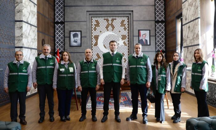 VALİ AKMEŞE YEŞİLAY NİĞDE HEYETİNİ AĞIRLADI