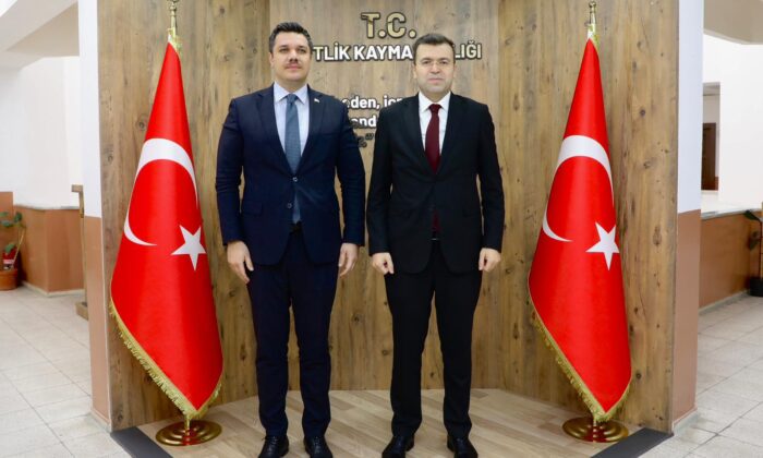 VALİ AKMEŞE ÇİFTLİK’TE KURUMLARI ZİYARET ETTİ