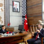 NİĞDE’DE 23 NİSAN’DA VALİLİK KOLTUĞU MİNİK YUSUF’A EMANET