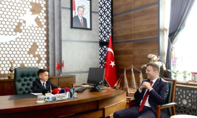 NİĞDE’DE 23 NİSAN’DA VALİLİK KOLTUĞU MİNİK YUSUF’A EMANET