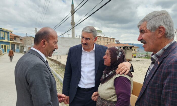 UZKURT, NİĞDE’Yİ ADIM ADIM GEZİP VATANDAŞI DİNLİYOR