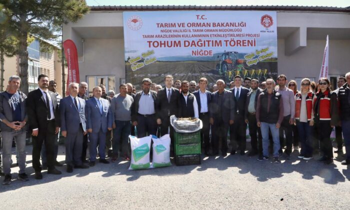 NİĞDE’DE ÜRETİCİYE TOHUM VE ÇİLEK FİDESİ DESTEĞİ