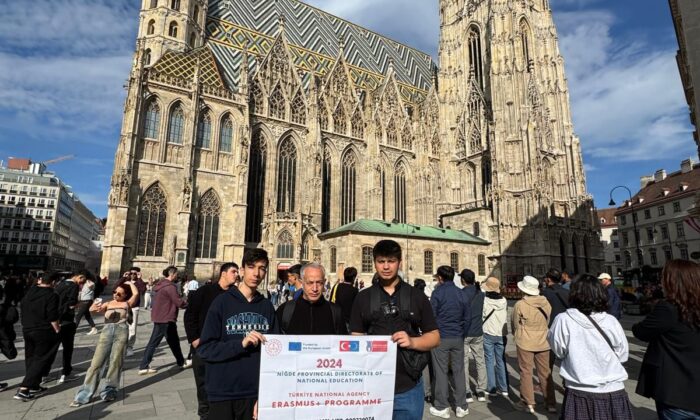 NİĞDELİ ÖĞRENCİLER ERASMUS+ İLE VİYANA’YA UĞURLANDI