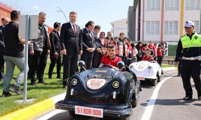 NİĞDE VALİSİ NEDİM AKMEŞE’DEN BOR’DA TRAFİK EĞİTİMİ ZİYARETİ