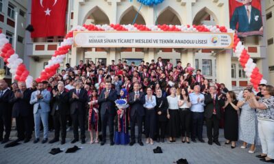 NİĞDE’NİN ÖRNEK OKULUNDA MEZUNİYET COŞKUSU