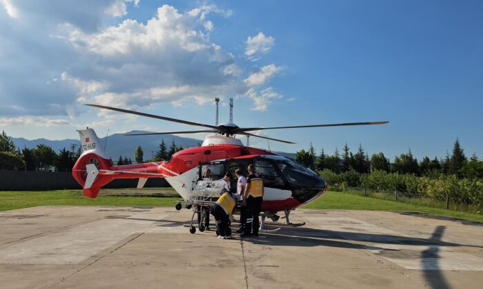 PREMATÜRE BEBEK HELİKOPTER AMBULANSLA NİĞDE’YE GETİRİLDİ