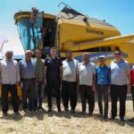 VALİ AKMEŞE HASAT SEVİNCİNE ORTAK OLDU