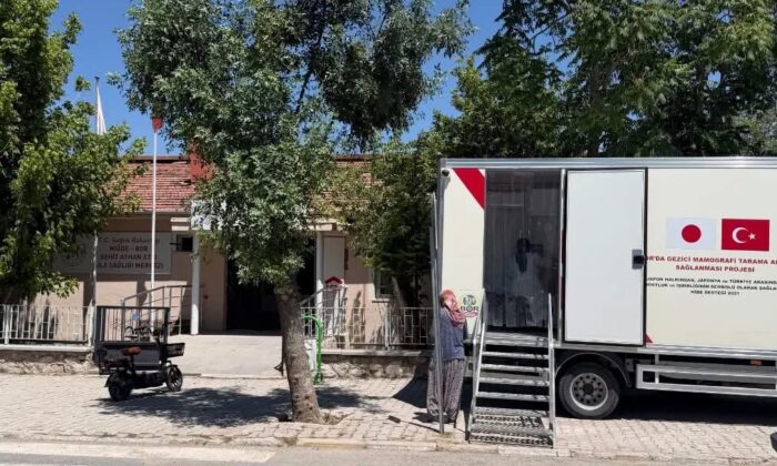 MOBİL SAĞLIK EKİBİ KEMERHİSAR’DA VATANDAŞLARLA BULUŞTU