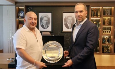 NİĞDE BELEDİYE BAŞKANI EMRAH ÖZDEMİR’E OTOKAR’DAN “ÇEVRECİ BAŞKAN” PLAKETİ