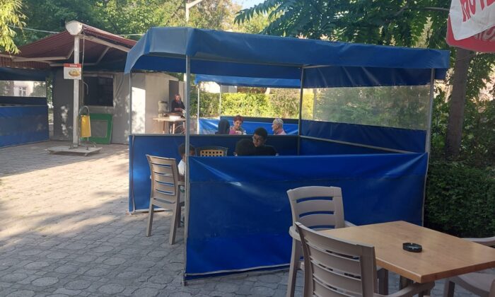 BOR’A YAKIŞMAYAN GÖRÜNTÜ ÜSTÜN PARK’TAKİ MUŞAMBA ÇADIRLAR TEPKİ ÇEKİYOR