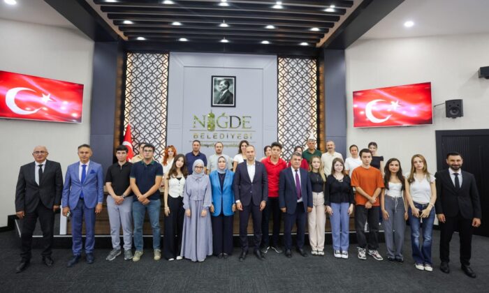 BAŞKAN ÖZDEMİR’DEN YKS ŞAMPİYONLARINA ANLAMLI DESTEK