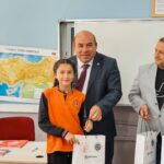 BAŞKAN ALİ UĞURLU ÖĞRENCİLERİN İLK GÜN HEYECANINA ORTAK OLDU
