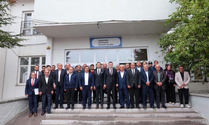 VALİ AKMEŞE, ÇAMARDI’DA MUHTARLARIN TALEPLERİNİ DİNLEDİ